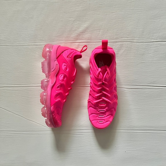 Nike Air VaporMax Plus "Hyper Pink/White/Pink Blast" Women's Shoe - Picture 3 of 5